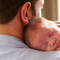 Criar a un bebé provoca cambios en el cerebro del cuidador, con independencia de la relación biológica que tengan