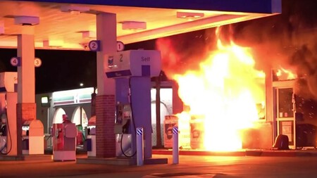 Gasolinera En Llamas