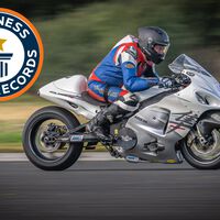 Un motero parapléjico acaba de batir un récord a 322 km/h en una Suzuki Hayabusa con turbo 