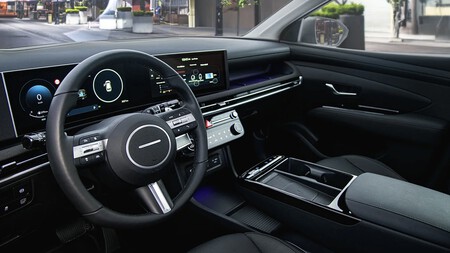 Tucson Hev Interior