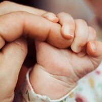 Una madre dió a luz en coma por Covid y tres meses después pudo conocer a su bebé  