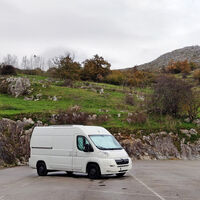 El sector del camping se rebela contra las autocaravanas y exige a la DGT que sancione la pernocta