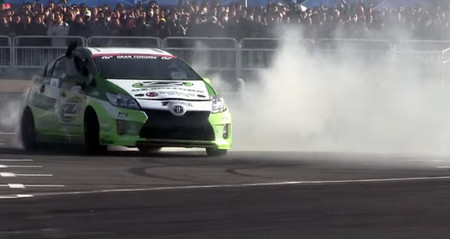 Este Toyota Prius es una máquina de derrapar