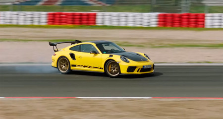 Vídeo: Mark Webber se rinde a los encantos del Porsche 911 GT3 RS en Nürburgring
