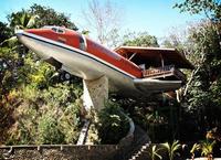 Los 10 alojamientos más curiosos del mundo: en un avión, en la cabeza de un pájaro o flotando en el aire