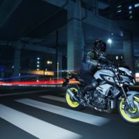 Yamaha te ayuda a decidirte por su MT-10, con un escape Akrapovic de regalo y otras promociones