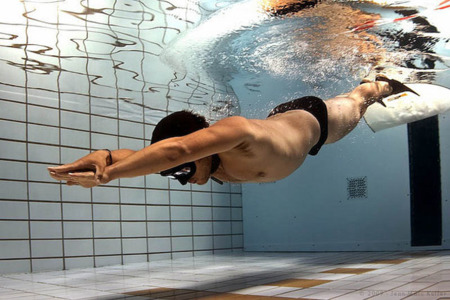 La natación: Un ejercicio saludable, aunque con riesgos
