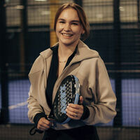 Hay un negocio multimillonario detrás del pádel que no tiene nada que ver con las raquetas ni las pistas: convertir el cliché del divorciado en un Tinder