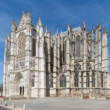 La catedral más alta del mundo está en Francia. Aunque en realidad son dos diferentes, y ninguna está en París 