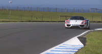 ¡Mira, mira! Es el Porsche 918 Spyder Weissach rodando a ritmo de récord en Phillip Island