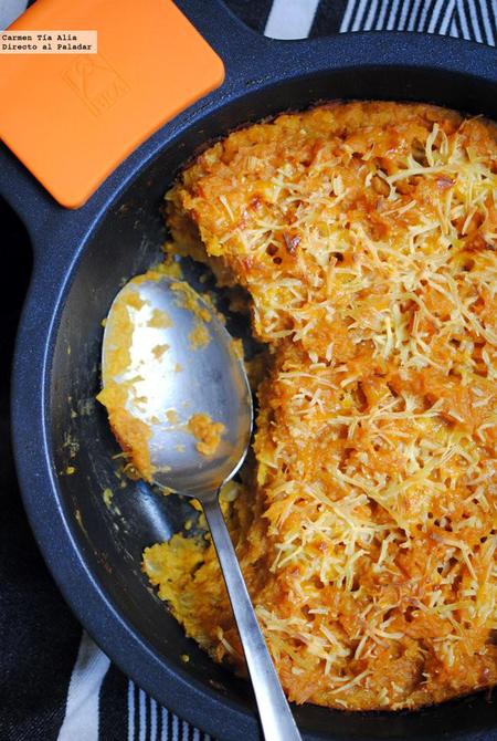 Dahl de lentejas rojas con cobertura de batata. Receta hindú
