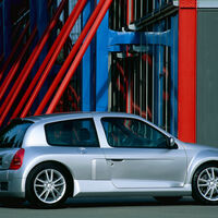 Renault Clio V6, el pequeño bólido que revolucionó el ambiente de los hot-hatches, cumple 20 años