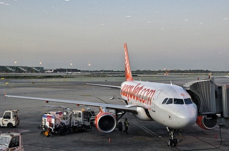 Las aerolíneas 'low cost' notan menos la crisis y aumentan un 2,1% sus pasajeros hasta septiembre