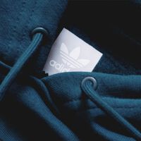 Adidas vuelve a superarse con esta sudadera comodísima y rebajada por menos de 25 euros 