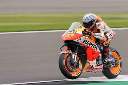 ¡Increíble! Pol Espargaró se rebela en Silvestone logrando su primera pole position con Honda