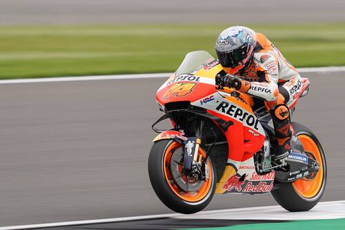 ¡Increíble! Pol Espargaró se rebela en Silvestone logrando su primera pole position con Honda