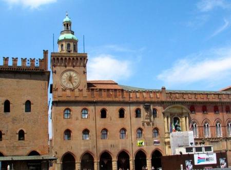 Recorriendo la Plaza Mayor de Bolonia: el Palazzo d'Accursio 