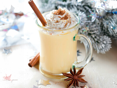 Ponche de huevo o eggnog, historia y receta de la legendaria bebida de Navidad