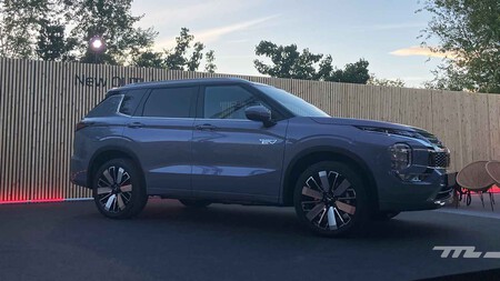 Mitsubishi Outlander PHEV 2025