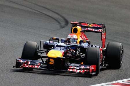 Sebastian Vettel consigue una pole position válida para luchar por el título