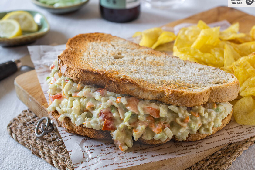 Sándwich de ensalada de marisco receta de cocina fácil, sencilla y deliciosa Sándwich de ensalada de marisco receta de cocina fácil, sencilla y deliciosa