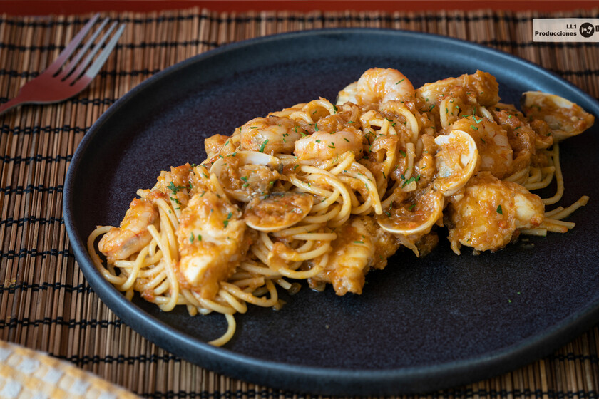 Spaghetti Alla Marinara Recipe, Italian Cuisine Dish Of Pasta With