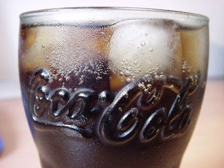 ¿Un diente se disuelve si lo dejamos toda la noche sumergido en Coca-Cola?
