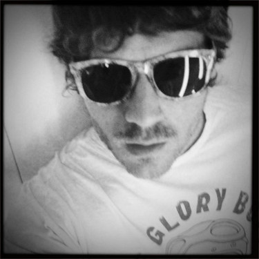No seas loco y llévate las gafas de Opticalia diseñadas por Dani Martín