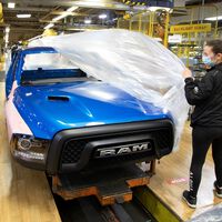 México y sus autos siguen pagando más: Ford, GM y Stellantis estallan contra Trump por ayudar solo a Japón 