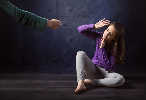 Condenan a siete meses de prisión a un padre por pegarle a su hija de 15 años