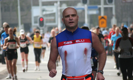 Los pezones sangrantes de los runners: así puedes protegerlos para que no sufras durante la carrera