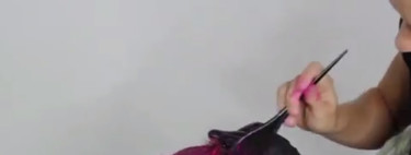 Le tiñe a su hija el pelo de rosa y le llueven las críticas 