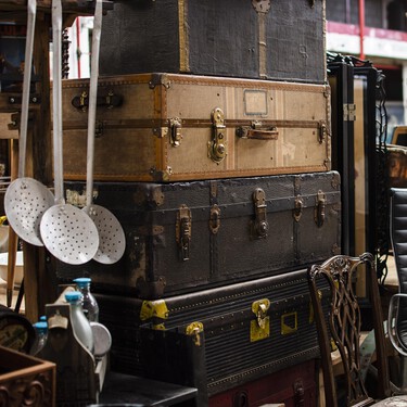 Valencia celebra todos los domingos un rastro de antigüedades y piezas vintage donde siempre es posible encontrar una joya escondida 