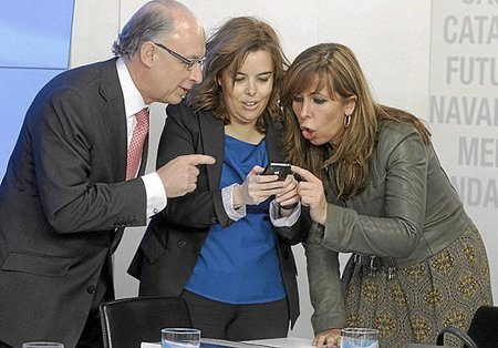 ¿Es un buen ejemplo la vuelta al trabajo de Soraya Sáenz de Santamaría?
