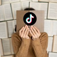 Un video en TikTok puede disparar las ventas de un libro y las librerías en México ya lo están notando