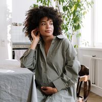 Qué significa que una embarazada se toque constantemente la barriga, según la psicología 