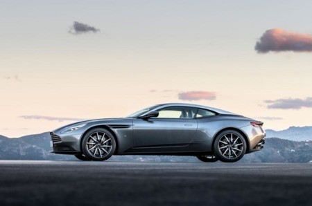 Así se muestra el Aston Martin DB11 horas antes de su estreno en Ginebra