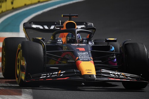 ¡Canibal! Max Verstappen pincha el globo de Sergio Pérez y Fernando Alonso se abona al podio en Miami