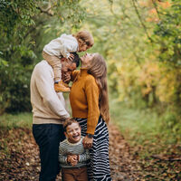 Así son los padres que crían con actitud positiva y favorecen la autoestima de los hijos 