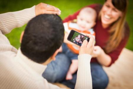 Tienes la herramienta para detectar un retinoblastoma en tu hijo: el flash de la cámara de fotos