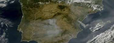 El humo de los incendios del centro peninsular está cruzando media España: los satélites ya lo ven sobre Andalucía y Extremadura 