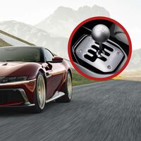 Los ricos quieren superdeportivos más analógicos, así que Ferrari ha vuelto a meter un cambio manual en sus coches, pero tiene truco
