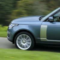 ¡Esto sí sería remar contra corriente! Land Rover podría estar pensando en crear un sedán de lujo