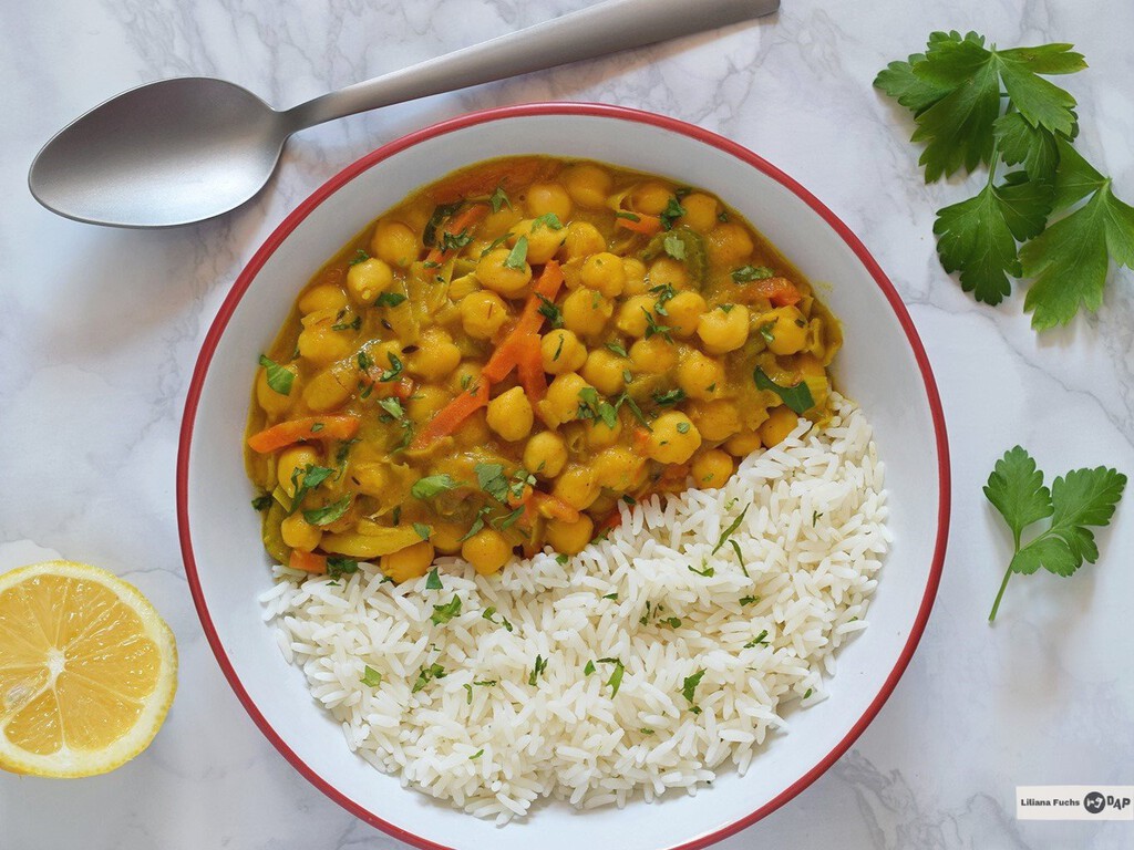 Curry de garbanzos con mango: receta vegana llena de sabor