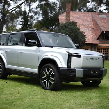 En ruta con la iCAR 03: así nos fue conduciendo la nueva SUV eléctrica de Chery inspirada en “el cubo Rubik” que llega a Colombia con modos inteligentes apoyados con IA 