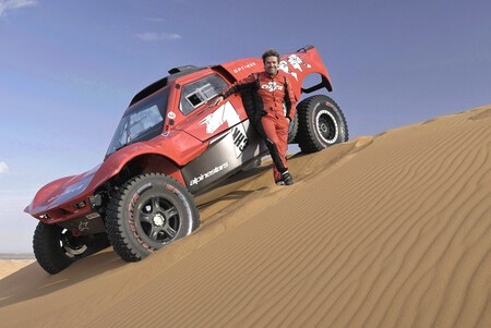 Carlos Checa volverá a competir, pero no en moto: correrá el Dakar 2022 en coche: "No voy de paseo ni de turismo"