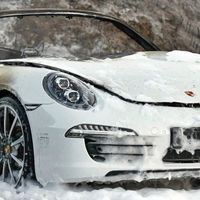 Doce indefensos Porsche, calcinados como tributo a los dioses anti-globalización en los disturbios del G-20