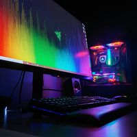Este desarrollador enciende su PC a golpes con la mesa: así se lo ha montado para no depender del botón para encenderlo 