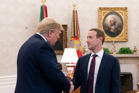 Mark Zuckerberg alertó en privado a políticos estadounidenses sobre la "amenaza" de tecnológicas chinas como TikTok, según 'WSJ'