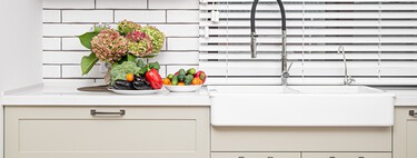 Di adiós al escurreplatos clásico: Leroy Merlin vende un modelo práctico y funcional que es ideal para aprovechar esquinas